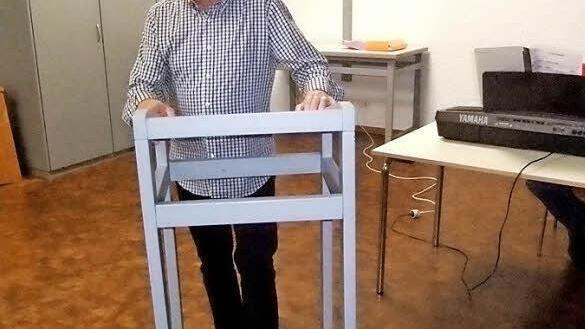 Projektleiter Leonhard Fehn vom Club der Arbeitssuchenden referierte vor Mitgliedern der Kreise Coburg, Kronach, Lichtenfels und Sonneberg in Rödental. Foto: Rainer Glissnik