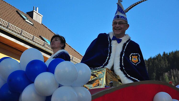 Impressionen vom Faschingstreiben in Steinwiesen. Foto: Susanne Deuerling