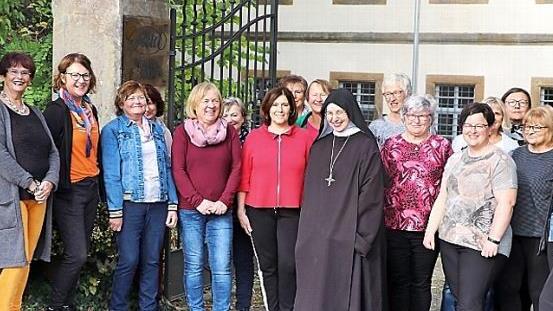 Ein freudiges und besinnliches Wochenende erlebten die Mitglieder der Selbsthilfegruppen für an Krebs erkrankte Frauen aus Bad Staffelstein und Kulmbach in der Abtei Maria Frieden in Kirchschletten bei Zapfendorf. Mit im Bild Äbtissin Mechthild Thürmer Foto: Rainer Glissnik