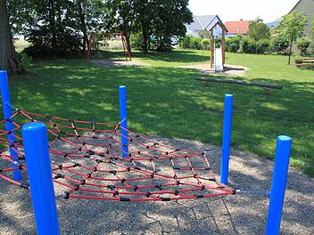 Parkähnlichen Charakter hat der Spielplatz in der Staffelsteiner Auwaldsiedlung. Foto: Matthias Einwag