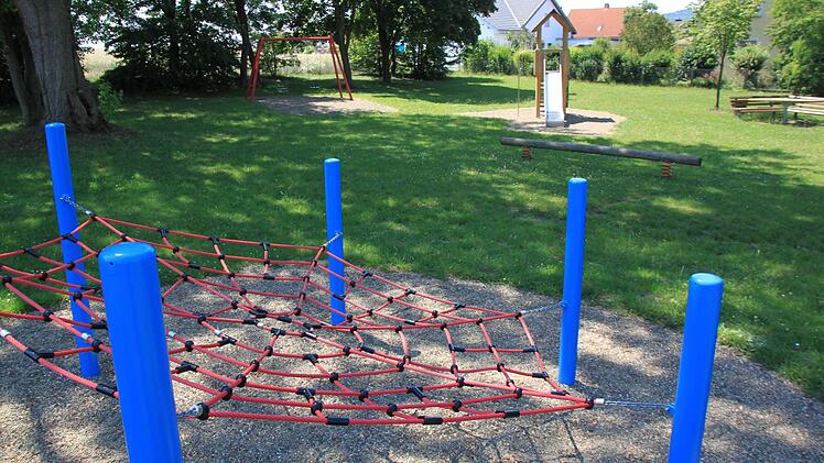 Parkähnlichen Charakter hat der Spielplatz in der Staffelsteiner Auwaldsiedlung. Foto: Matthias Einwag