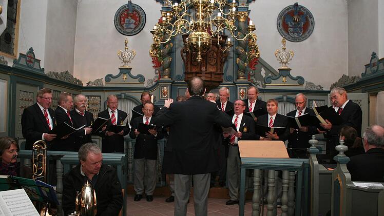 Uwe Männerchor Pommersfelden-Limbach unter der Leitung von Thomas Becher. Foto: Evi Seeger