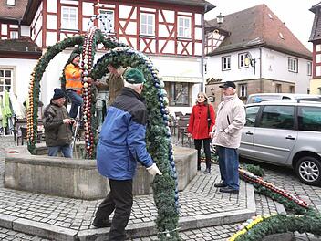 Acht Bögen werden zusammengefügt. Foto: Richard Sänger