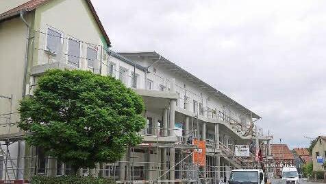 Im Erdgechoss der neuen Senioren-Wohnanlage wird der Dorfladen seine Heimat finden. Foto: Berthold Köhler