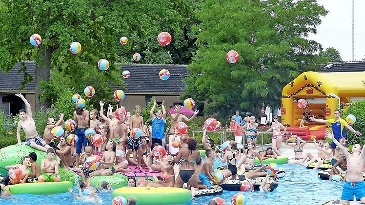 In den vergangenen Jahren ging es bei der Pool-Party immer hoch her. Foto: Stadtwerke Bamberg