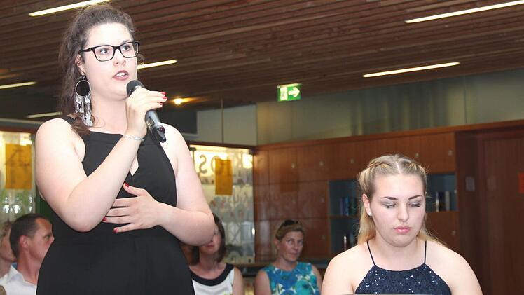 Zweite Gesangseinlage mit Charlotte Thiersch und Julia Albert