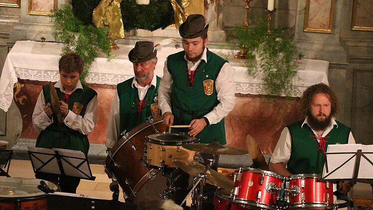 Festliche Bläsermusik zum Advent präsentierte der Wildfleckener Musikzug in der Kirche Sankt Josef. Sebastian Schmitt
