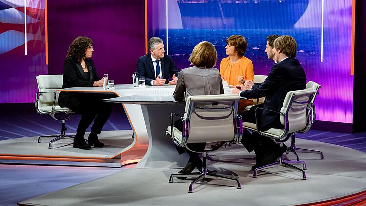 Thorsten Frei (Zweiter von links) geriet bei "Maybrit Illner" in die Defensive.