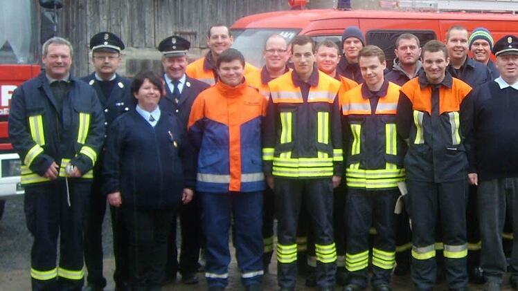 Diese umfangreiche Mannschaft wollte der "Feuerwehrobrigkeit" zeigen, dass auch kleine Feuerwehren in der Lage sind, effektiv über Ländergrenzen eingesetzt zu werden. Foto: Schmidt