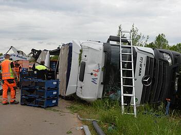 15 Tonnen Kunststoffkisten hatte der polnische Lkw geladen.  Foto: Ronald Rinklef