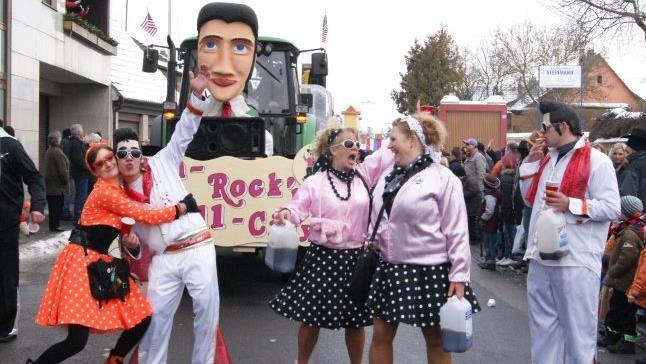 Einzelne Gruppen suchen sich verschiedene Themen aus und verkleiden sich dementsprechend.
