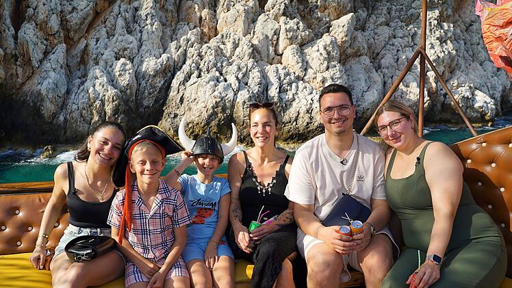 Familienurlaub in der T&uuml;rkei: Danni zeigt ihren &auml;lteren drei Kindern die Heimat ihres verstorbenen Vaters.