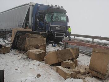Vor knapp zwei Jahren lag die Mautpyramide nach einem Lkw-Unfall in Trümmern. Foto: G. Bauer