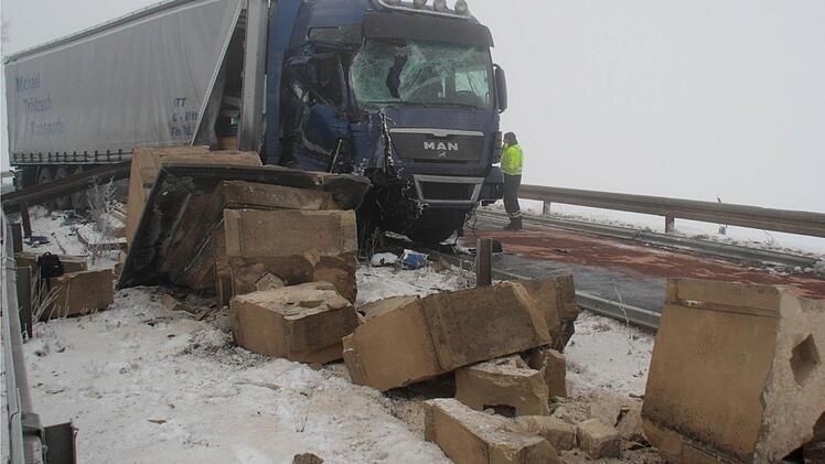 Vor knapp zwei Jahren lag die Mautpyramide nach einem Lkw-Unfall in Trümmern. Foto: G. Bauer