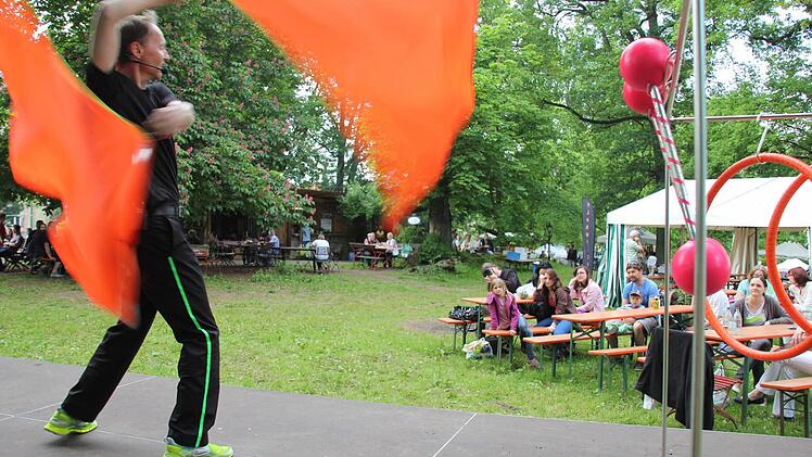 Der Jongleur Klaus Mayer sorgte am Samstagabend für einen schwungvollen Abschluss,