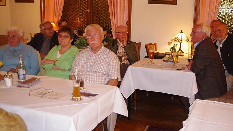 Teinehm er der Zeitzeugen-Erinnerungsrunde im "Hotel Sonne" Foto: Heike Schülein