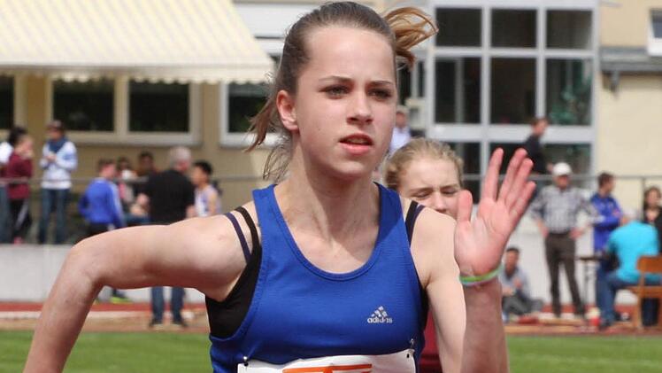Sophia Konopka vom TSV Kissingen ließ sich den Sieg im Block Sprint/Sprung der W13 nicht nehmen.