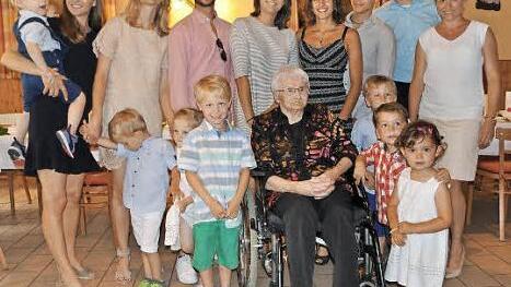 Fast alle Enkel und Urenkel waren gekommen, um Margareta Dippold zum 90. Geburtstag zu gratulieren. Foto: privat