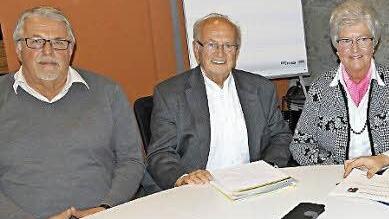 Anton Steinl sowie Edgar und Margit Schoberth (von links) wurden als erste offizielle Coaches für neu Zugewanderte vorgestellt.