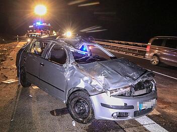 Die vier Insassen des Skoda wurden bei dem Unfall leicht verletzt.     Foto: News5/Merzbach