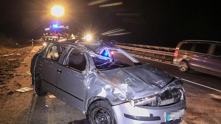 Die vier Insassen des Skoda wurden bei dem Unfall leicht verletzt.     Foto: News5/Merzbach