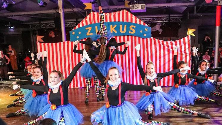 "Zirkus im Ziegelbau - Manege frei für diese Schau"  lautete das Motto beim Rosenmontagsball.Barbara Herbst