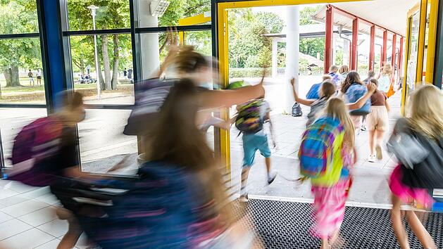 Mit dem Thema Jugendarbeit hat sich der Wartmannsrother Gemeinderat in seiner jüngsten Sitzung befasst. Symbolfoto: Philipp von Ditfurth/dpa