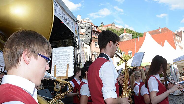 Altstadtfest-Eröffnung mit der Jugendkapelle Foto: Dagmar Besand