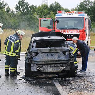 Auto brennt in Buttenheim aus