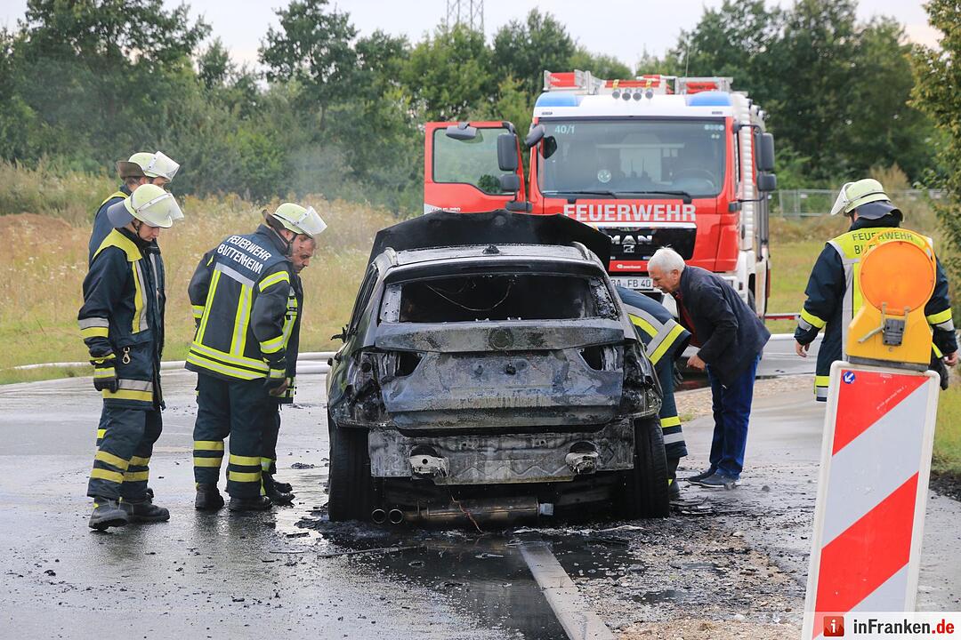 Auto brennt in Buttenheim aus