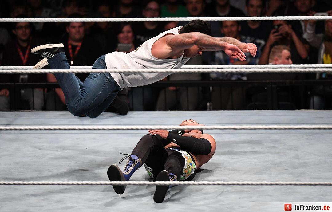 Wrestling in München - Tim Wiese gibt sein Debüt und siegt