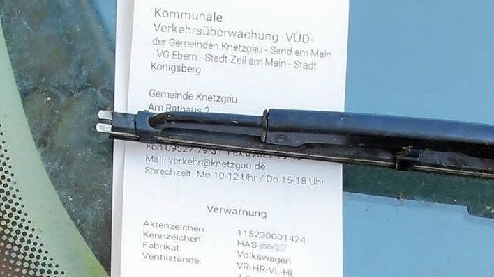 Kein "Liebesbrief aus der Stadtverwaltung", sondern: Eine Strafe, weil in der Sutte nicht ordnungsgemäß geparkt wurde. Foto: Ralf Kestel