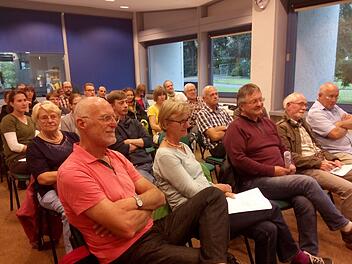 Gut besucht war das Info-Treffen in der Georgi-Halle. 43 Teilnehmer werden Ende August nach England aufbrechen. Foto: Ulrike Müller