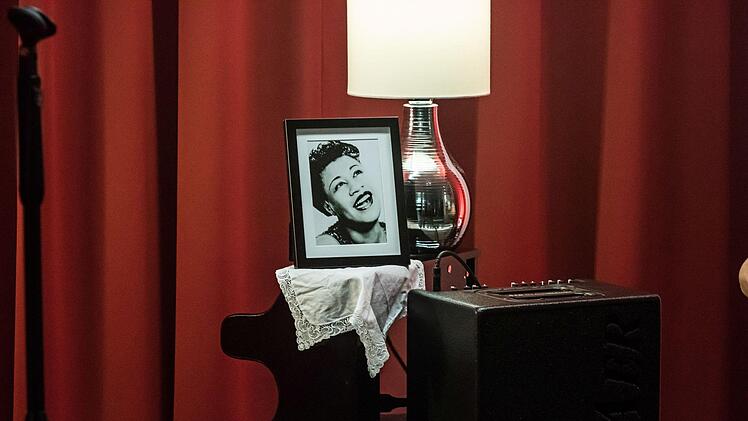 Reichlich Beifall gab es für den Ella-Fitzgerald-Abend, den Laura Mann und Florian Berndt im Foyer des neuen Coburger Wohnbau-Domizils gestalteten.Jochen Berger