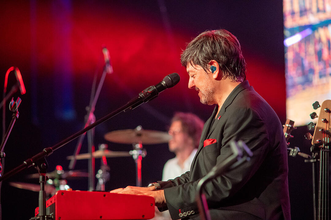 Ricchi e Poveri, Gemelli Diversi, Pino Barone Band, u.v.m.