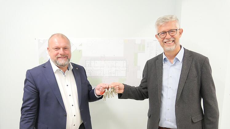 Schlüsselübergabe für künftige Drei-Linden-Förderschule in Rimpar