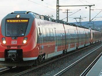 Einen Verbundfahrschein für den ÖPNV im Verkehrsverbund Großraum Nürnberg wird es im Landkreis Kulmbach nächstes Jahr noch nicht geben. Der Landkreis tritt dem VGN nicht bei, denn günstigen Einzelfahrkarten für weite Strecken stehen hohe Kosten für den Landkreis und teure Monatstickets für Pendler gegenüber. Foto: dpa
