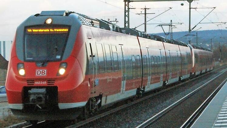 Einen Verbundfahrschein für den ÖPNV im Verkehrsverbund Großraum Nürnberg wird es im Landkreis Kulmbach nächstes Jahr noch nicht geben. Der Landkreis tritt dem VGN nicht bei, denn günstigen Einzelfahrkarten für weite Strecken stehen hohe Kosten für den Landkreis und teure Monatstickets für Pendler gegenüber. Foto: dpa