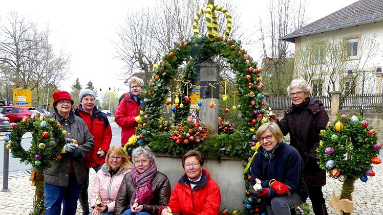 Die Trebgaster Osterbrunnen-CrewDieter H&uuml;bner
