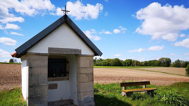 Die kleine Flurkapelle oberhalb von Unterschleichach wird vom Stammtisch "Wolperdinger" betreut und erhalten.