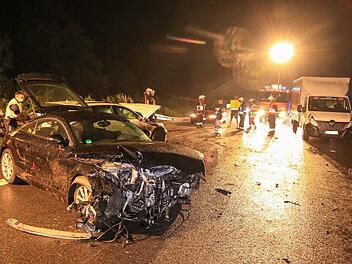 Aquaplaning-Unfall auf der A73: Audi gerät bei Starkregen ins Schleudern