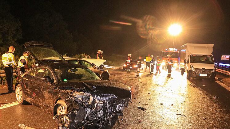 Aquaplaning-Unfall auf der A73: Audi gerät bei Starkregen ins Schleudern