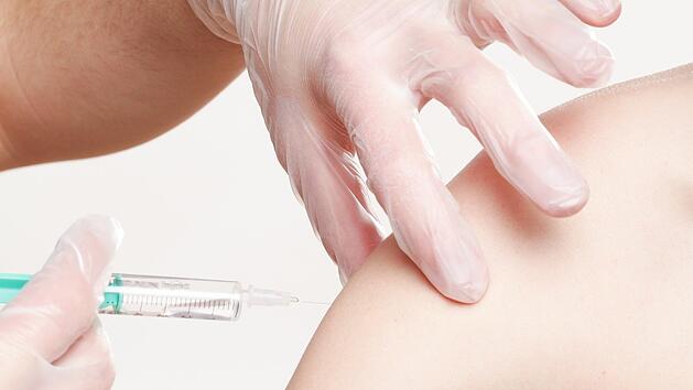 Seit 2018 wird die HPV-Impfung auch für Jungen empfohlen.