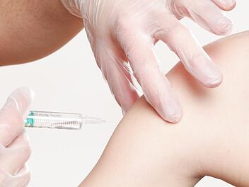 Seit 2018 wird die HPV-Impfung auch für Jungen empfohlen.