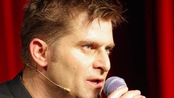 Michael Altinger im Kurtheater  Foto: Klaus Werner