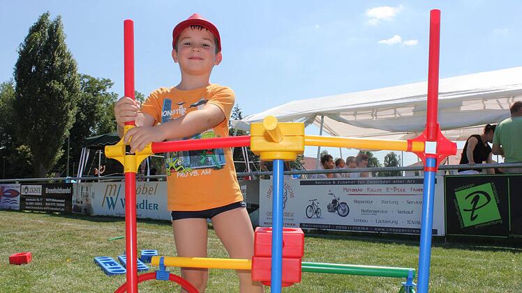 An verschiedenen Stationen hatten die Kinder Gelegenheit, Geschicklichkeit zu beweisen oder einfach nur zu Toben. Foto: Carsten Höllein