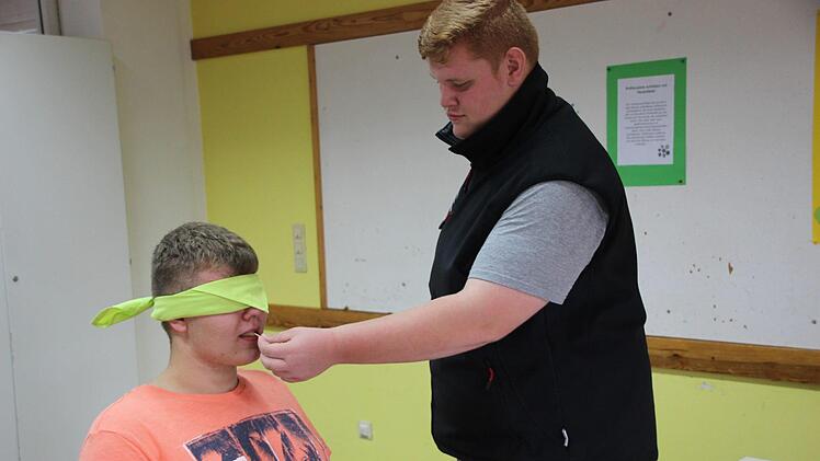 Blindverkostung mit Früchten und Gemüse. Foto: Heike Beudert