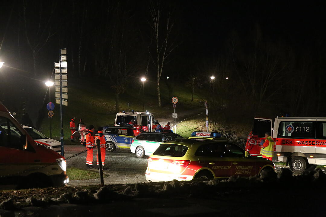 Oberfranken: Mann rast mit Auto betrunken in See