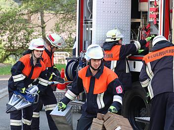 Erstmals haben die Freiwilligen Feuerwehren aus Wildflecken und Oberbach gemeinsam die Leistungsprüfung "Technische Hilfeleistung" abgelegt. Sebastian Schmitt
