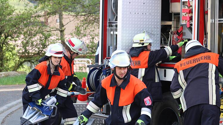 Erstmals haben die Freiwilligen Feuerwehren aus Wildflecken und Oberbach gemeinsam die Leistungsprüfung "Technische Hilfeleistung" abgelegt. Sebastian Schmitt